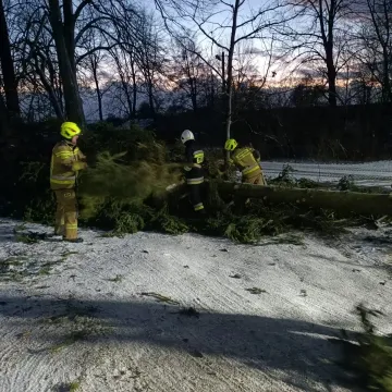 [AKTUALIZACJA] Załamanie pogody w pow. radomszczańskim. Interweniują strażacy