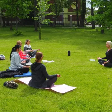 Mamy ćwiczyły jogę