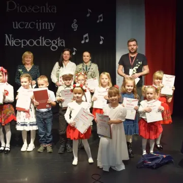 Piosenką uczcili Niepodległą