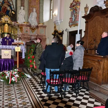 Po 74 latach Władysław Wójcik spoczął na cmentarzu w Gidlach