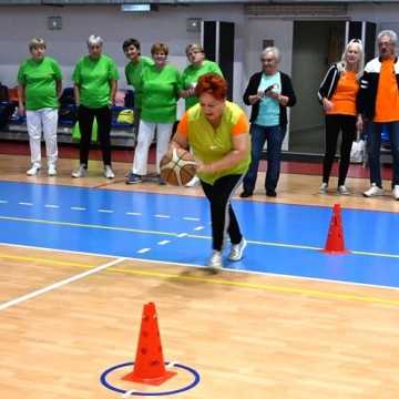 Sportowe zmagania seniorów w Radomsku. Była rywalizacja i integracja