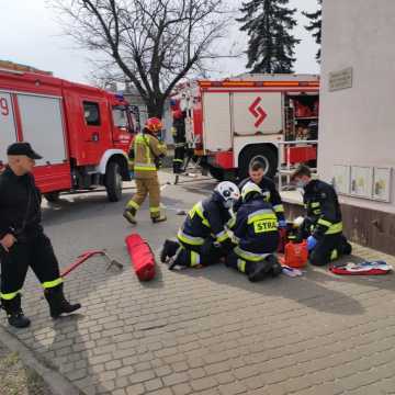 Strażacy ćwiczą ewakuację dworca PKP w Radomsku