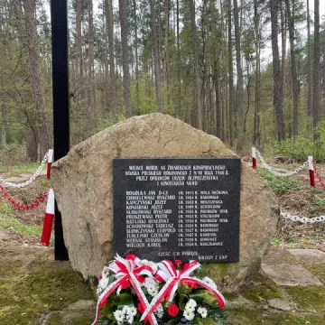 W Bąkowej Górze oddano hołd zamordowanym Żołnierzom Wyklętym