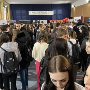 Tłumy maturzystów na targach w II LO w Radomsku