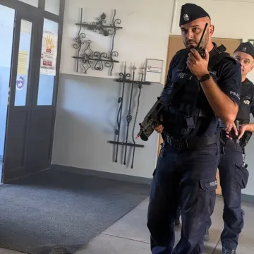 Ewakuacja ZSP 1 w Radomsku. Był pożar, strzały i osoby ranne