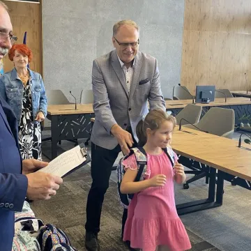 Gotowi do szkoły. Pierwszoklasiści otrzymali szkolne wyprawki