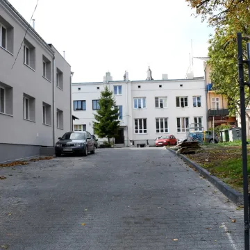 Piotrków Tryb.: Zamurowa 1 po kompleksowym remoncie