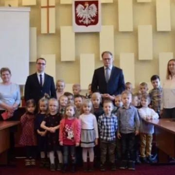 Przedszkolaki z wizytą w urzędzie miasta