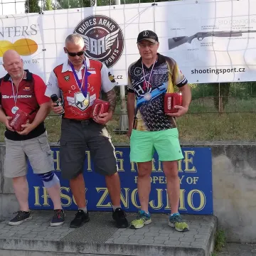 Tomasz Niezabitowski na podium w Czechach