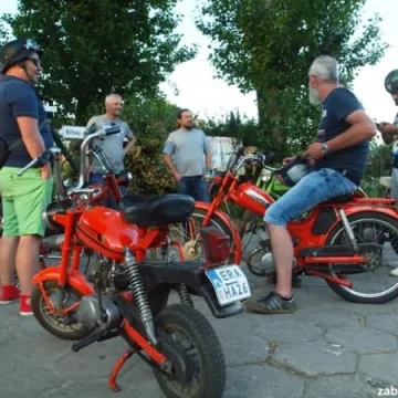 Pojechali komarami przez Polskę 