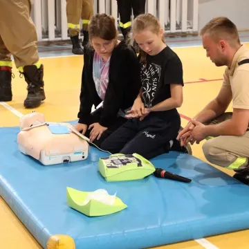 Dzieci przed wakacjami uczą się zasad udzielania pierwszej pomocy