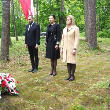 W Bąkowej Górze upamiętniono 77. rocznicę mordu żołnierzy KWP