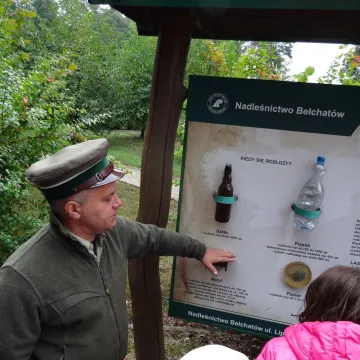 „Droga śmiecia” w Reymontówce na Bugaju