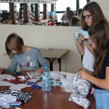 Warsztaty szycia poduszek w MDK w Radomsku