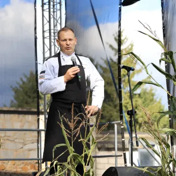 Lokalne tradycje w centrum uwagi podczas święta ziemniaka w Dmeninie
