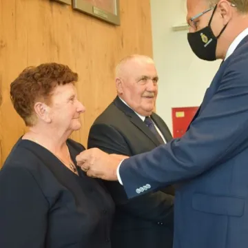 „Złoci” małżonkowie odznaczeni medalami