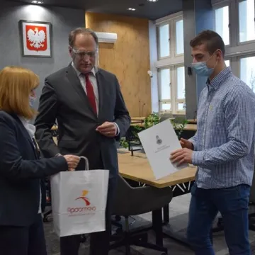 Młodzi zawodnicy z Radomska odebrali stypendia sportowe