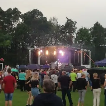 Miodowa impreza w Gomunicach