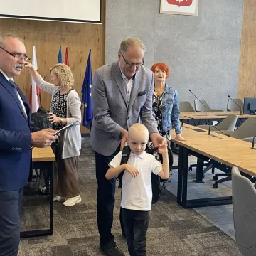 Gotowi do szkoły. Pierwszoklasiści otrzymali szkolne wyprawki