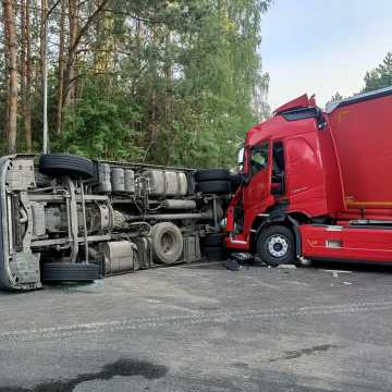 [AKTUALIZACJA] Droga w Gałkowicach Starych jest zablokowana. Zderzyły się dwa pojazdy. Jedna osoba trafiła do szpitala