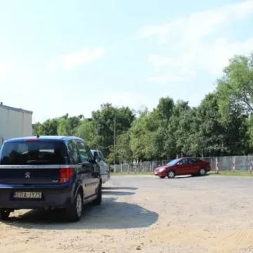 60 nowych miejsc parkingowych