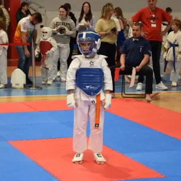 Karatecy na tatami na turnieju w Radomsku