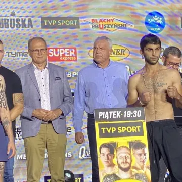 Ceremonia ważenia zawodników przed galą Korner Radomsko Boxing Night