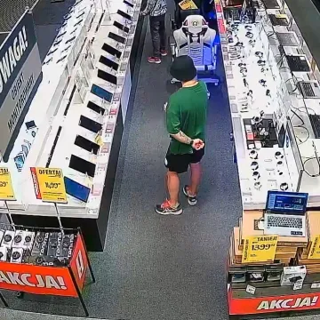 Policjanci poszukują złodzieja telefonu