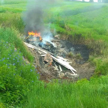 Gm. Wielgomłyny: pożar dzikiego wysypiska