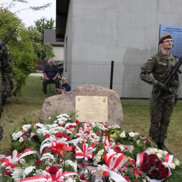 W Kocierzowach oddano hołd żołnierzom i lotnikom 1944 roku