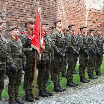 W Radomsku oddano hołd bohaterom. Był apel i salwa honorowa