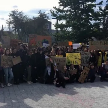 Strajk Klimatyczny w Radomsku: Dziś powietrze pachnie jak ostatnie dni planety 