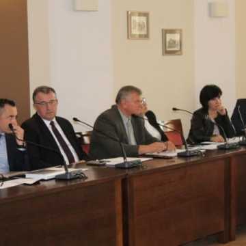 Apel Rady Powiatu Radomszczańskiego do ministrów edukacji, finansów i inwestycji
