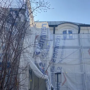 Trwa remont biblioteki w Radomsku. Zmienia się wnętrze i elewacja budynku