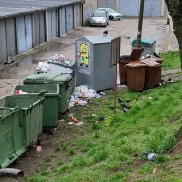 Problem śmieci. Tym razem na ul. Piastowskiej w Radomsku