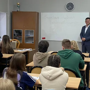 Spotkanie z uczniami. Prawa konsumentów z Powiatowym Rzecznikiem Praw Konsumentów