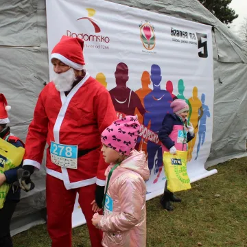 Radomsko: Ponad 200 zawodników w biegu „Szansa Na 5”