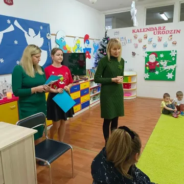 Przedszkolaki z PP nr 10 w Radomsku robiły świąteczne stroiki