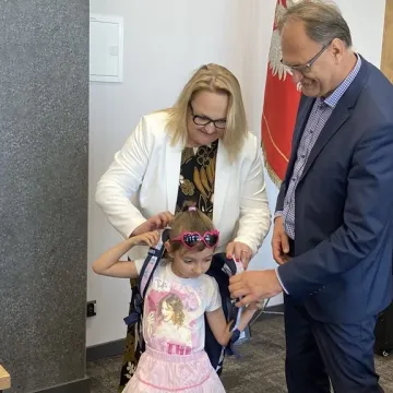 Energetyczne tornistry trafiły do pierwszoklasistów z Radomska