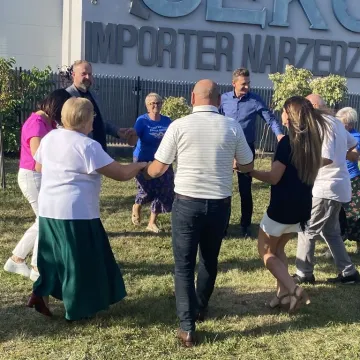 Kietlin świętował przy stole i na zjeżdżalni