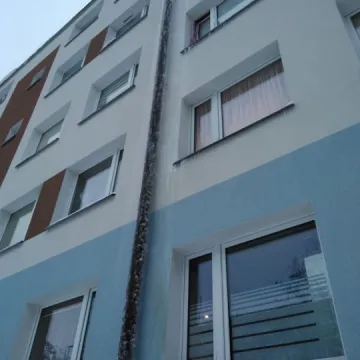 Przyszła odwilż a w blokach zalało mieszkania i klatki schodowe