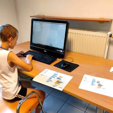 Dzieci uczą się programowania Scratch