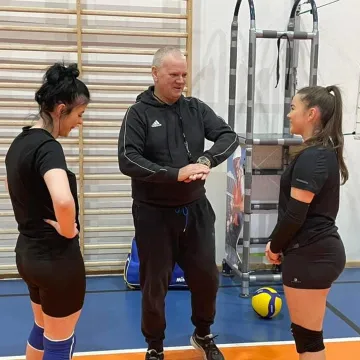 Emocje w Amatorskiej Lidze Piłki Siatkowej kobiet w Radomsku