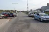 Moment zderzenia samochodów na ul. Geodetów w Radomsku