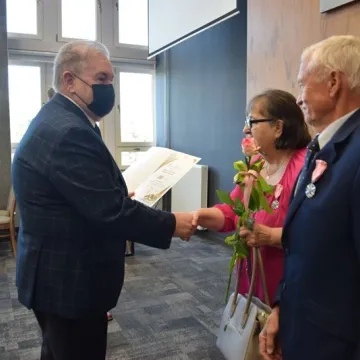 „Złoci” małżonkowie odznaczeni medalami