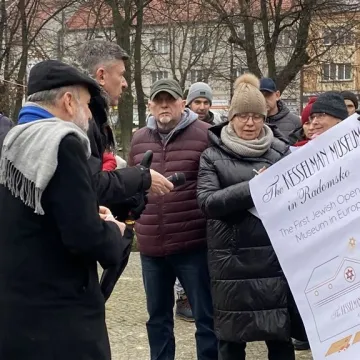 Chanuka w Radomsku. Było odpalenie świec, śpiew i pączki