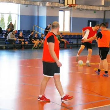 Pomagają małej Zuzi pokonać raka