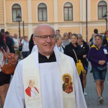 Podróż wiary. Pielgrzymi z Radomska w drodze na Jasną Górę