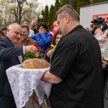Chlebem i solą powitała społeczność ZSE-E w Radomsku nowego-starego dyrektora