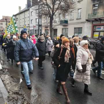 [WIDEO] Orszak Trzech Króli 2025 w Radomsku. „Kłaniajcie się królowie!”